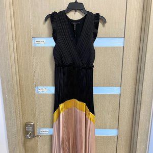 Color blocked Pleated Satin Dress In Black